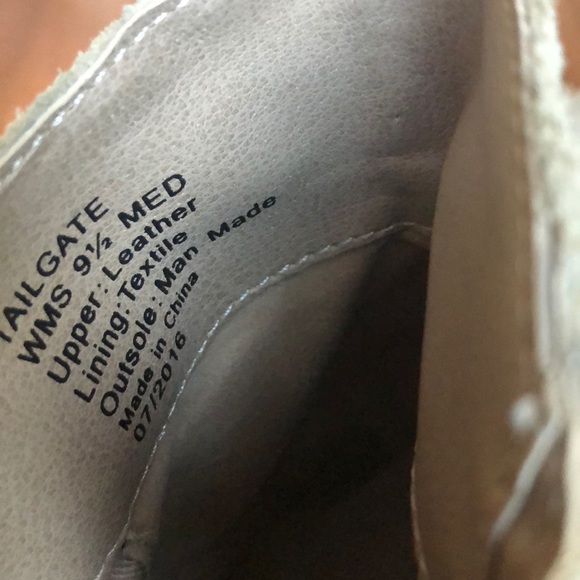 Kenneth Cole Reaction Beige Booties - Picture 4 of 6